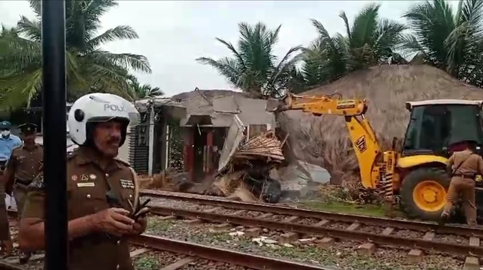 A hotel said to belong to a drug dealer being demolished in Dehiwala