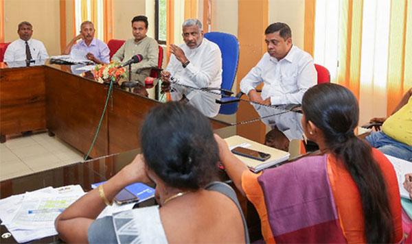 ’’නිලධාරීන්ගෙ වැරදි නිසා බැනුම් අහන්නෙ අපි’’