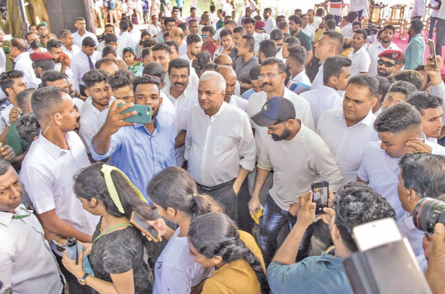 ස්මාට් තරුණයා බිහි කිරීමේ වැඩසටහන ක්රියාත්මකයි – ජනපති