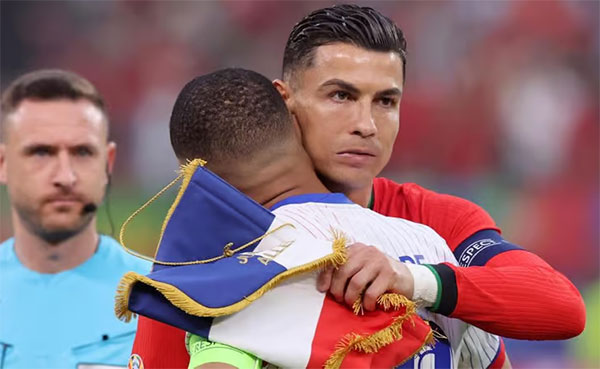 රොනාල්ඩෝ අන්තර්ජාතික පාපන්දු පිටියට සමුදෙයි