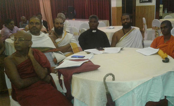 සර්ව ආගමික නායකයන්ගේ මැදිහත්විම තුලින් ජාතින් අතර සංහිදියාව ඇති කල හැකියි