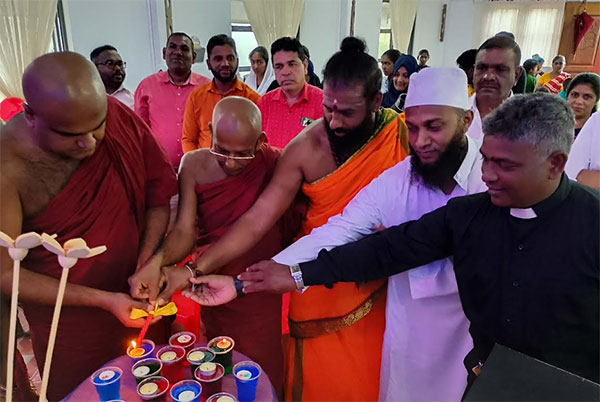 නත්තල් උත්සවය පිළිබදව සර්ව ආගමික පුජකවරුන්ගේ කතිකාවක්