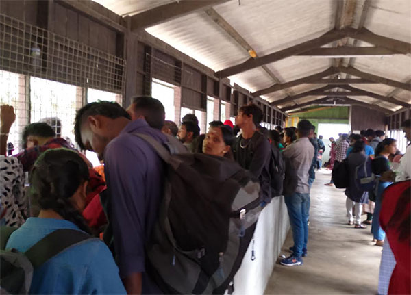 හැටන් සිට කොළඹට ප්රමාණවත් ලෙස බස් රථ නොමැති විමෙන් බස් මගින් දැඩි දුෂ්කරථාවයන්ට