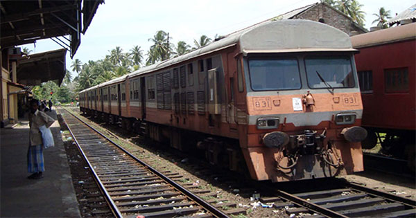 Kalaniveli Railway beyond Avissawella